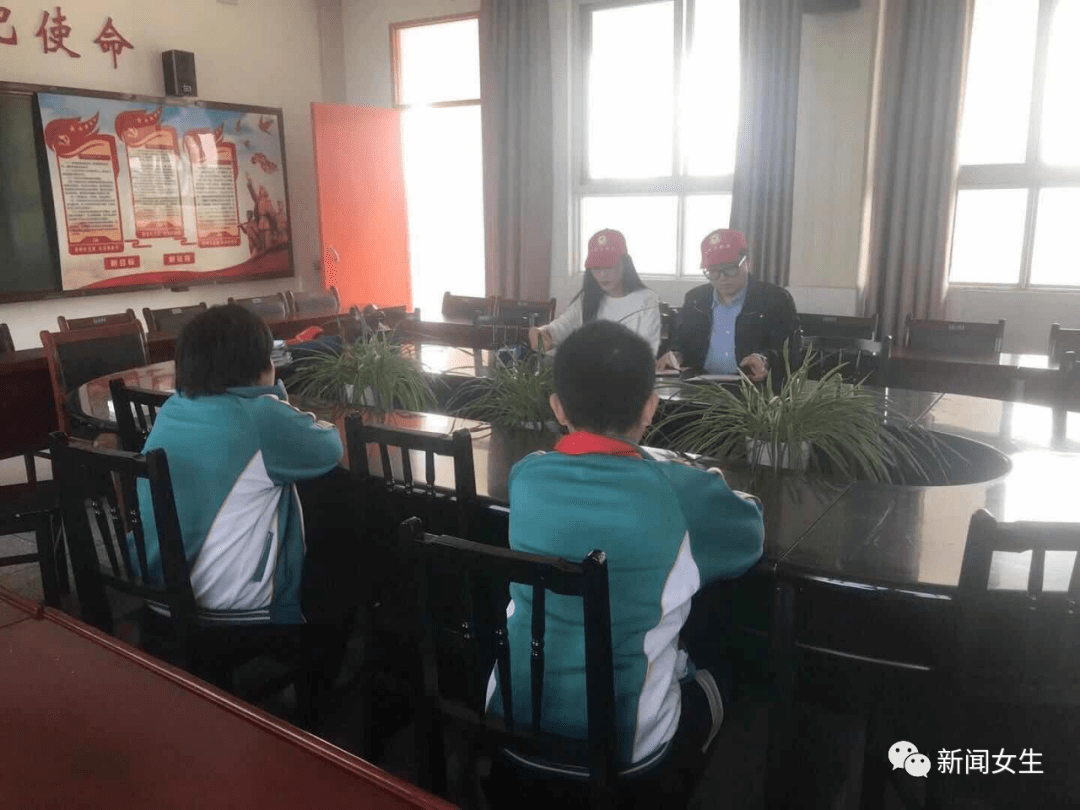 陈柃汐来到高邮马棚,对当地2名新增待资助学生进行走访,经核实都符合