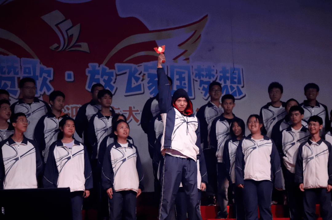 灵江中学举行唱响青春赞歌放飞家国梦想主题大合唱比赛