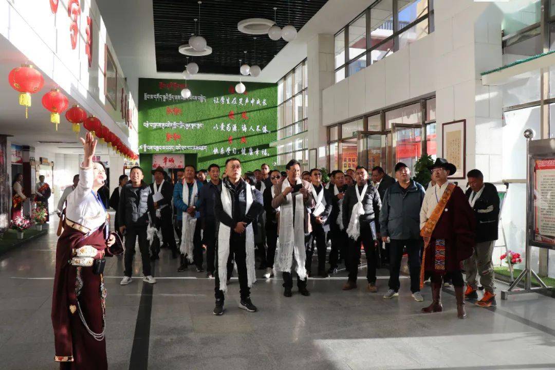 67玉树市隆宝镇中心寄校发展特色课程积极创建校园文化建设新阵地