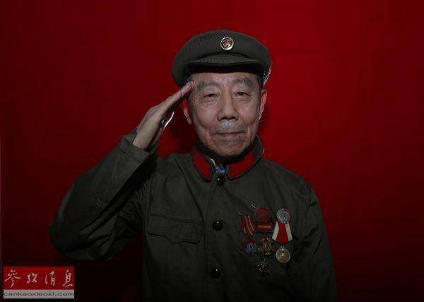 (杨青 摄)【人物简介】黄吉福,1931年出生,辽宁辽中人.