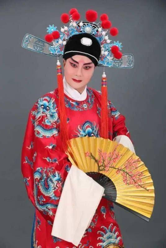 10月1920日晚中国戏剧梅花奖获得者国家一级演员李小锋带队在七星小镇