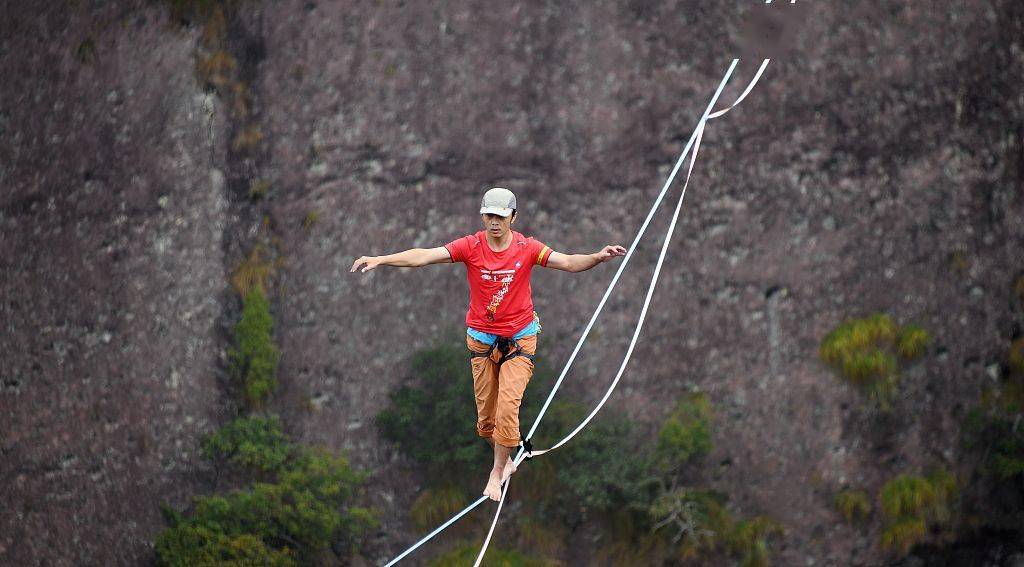 浙江仙居:扁带高手神仙居景区高空舞芭蕾