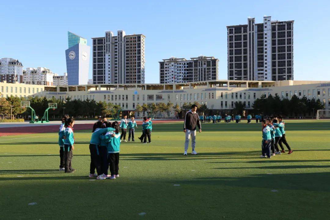 情暖蒙校,秋天的太阳依旧光芒万丈_通辽市