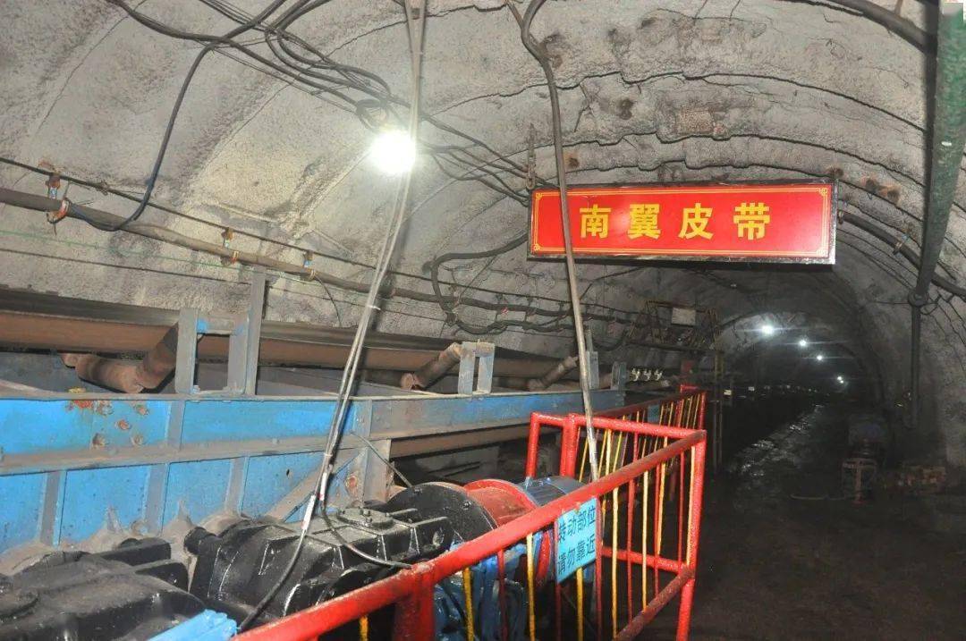 这就是孙庄采矿公司在井下成功运行的煤矸分离系统.