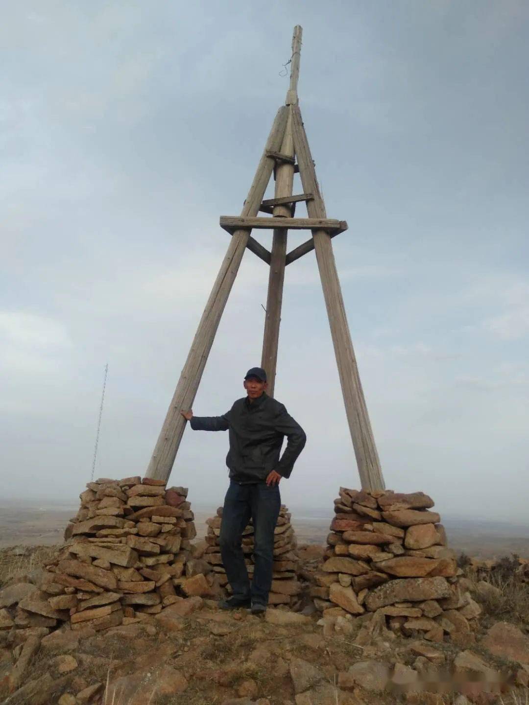 10月10日起开始对正蓝旗境内24个国家永久性测量标志点进行了实地巡查