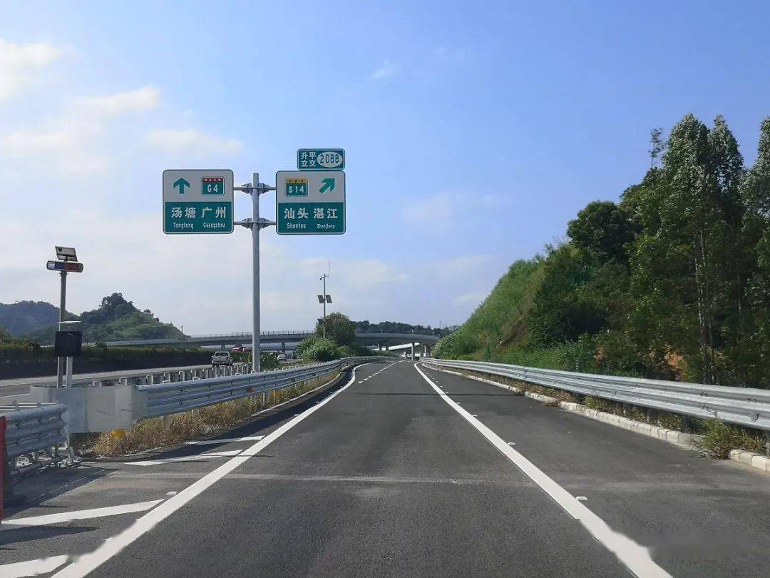 据相关报道,汕湛高速公路佛冈境内长3