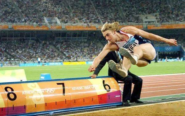 力连续跳跃能力的练习立定三级跳远是由三次连续的跳跃技术动作组成