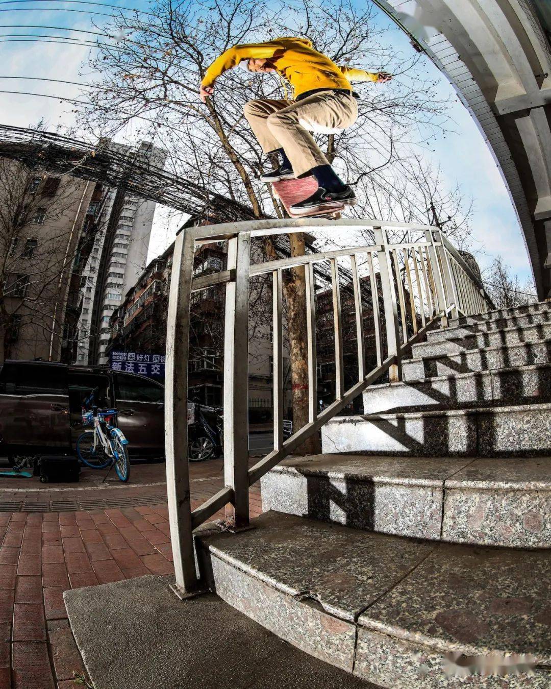 vans中国呈现旗下职业滑手向小军 (小黑)个人滑板狠片 - 《成》