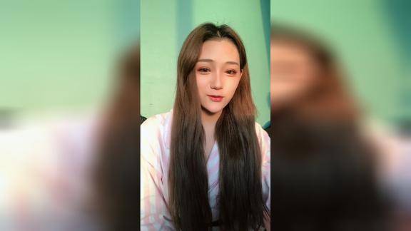 明明委屈的想落泪,可最后还得强颜欢笑