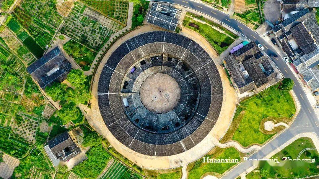 华安县融媒体中心记者,喜欢朗诵,摄影,声乐,动物…朗读者简介