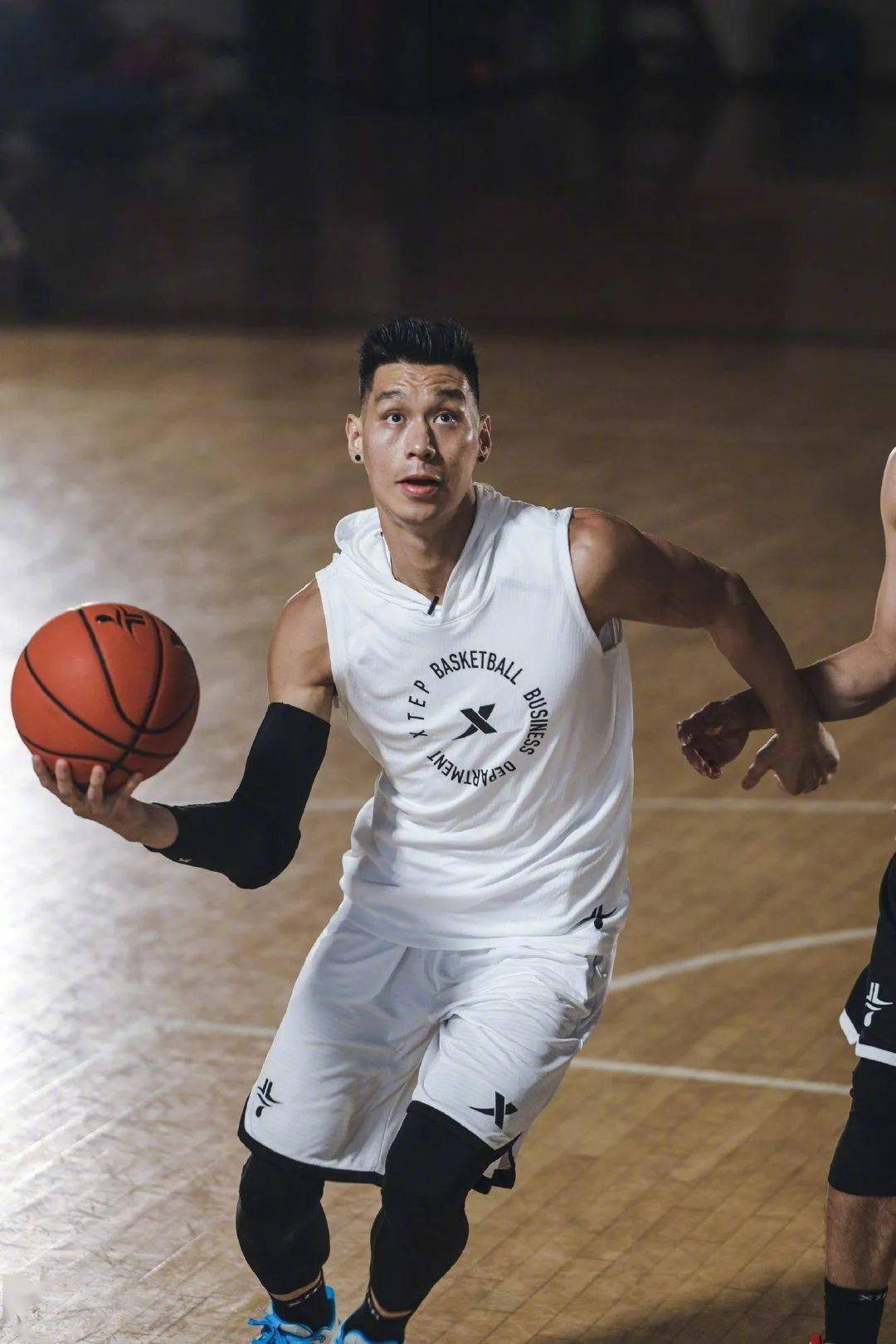 重磅林书豪第一双个人签名鞋终于来了书豪一代正式官宣发售