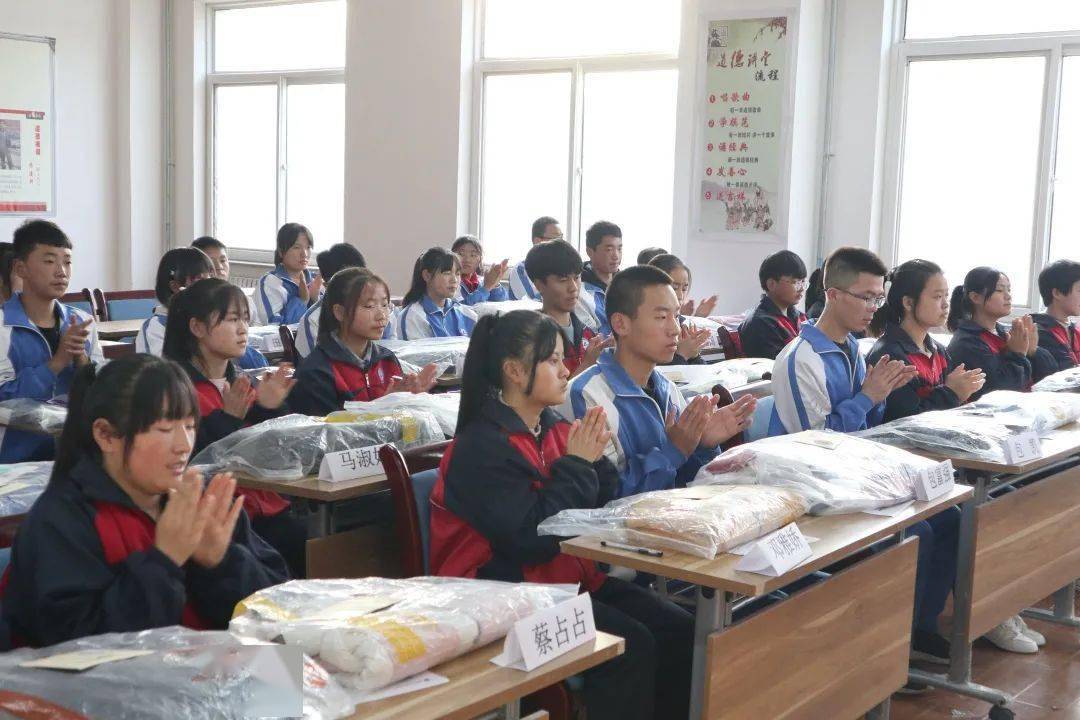 资助团代表出席仪式并讲话漳县第二中学校长杨尚清出席仪式并讲话当天