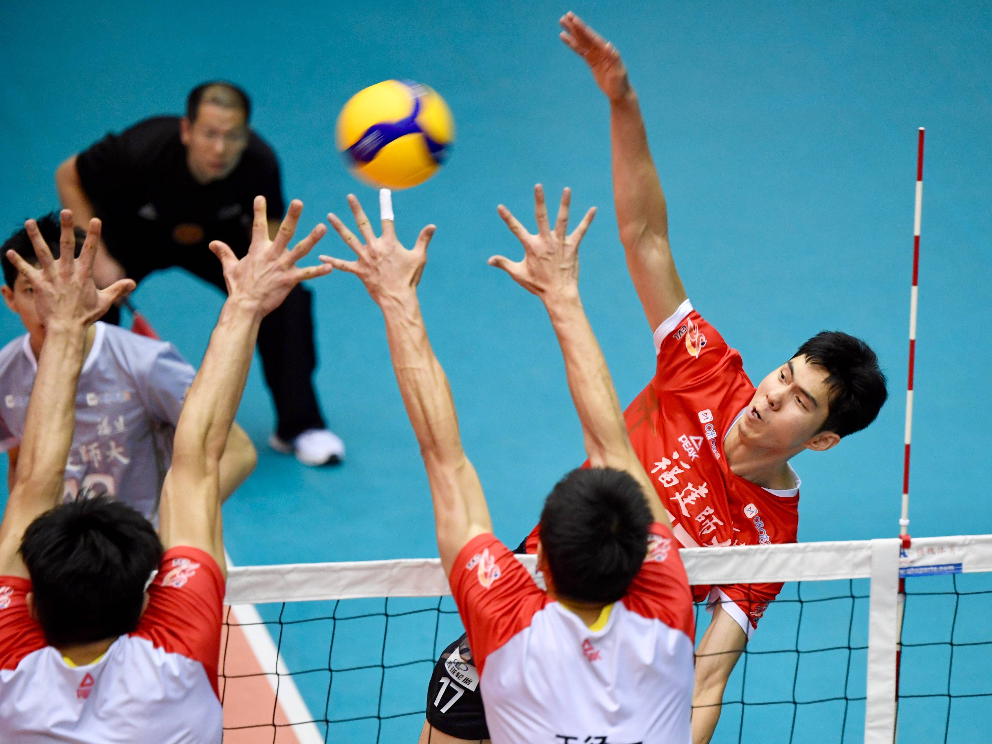 排球——全国男排锦标赛:山东队胜福建队_进攻