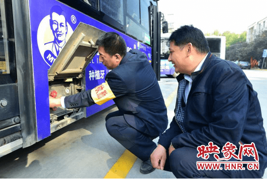 对公司所属1200多辆公交车进行逐辆换季维护,保养工作,检查车辆电瓶