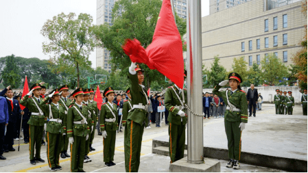 傳承一代又一代實驗人的愛國情記市實驗學校初中部國旗班交接儀式