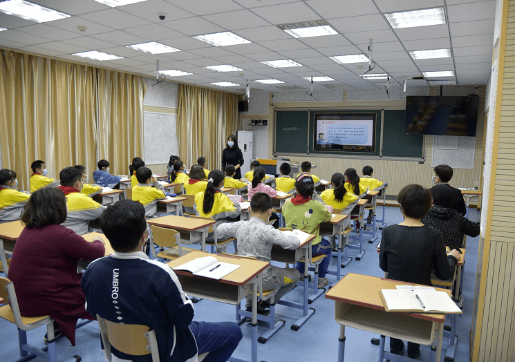 琉璃河水泥厂学校全面提高生本教育教学课堂质量