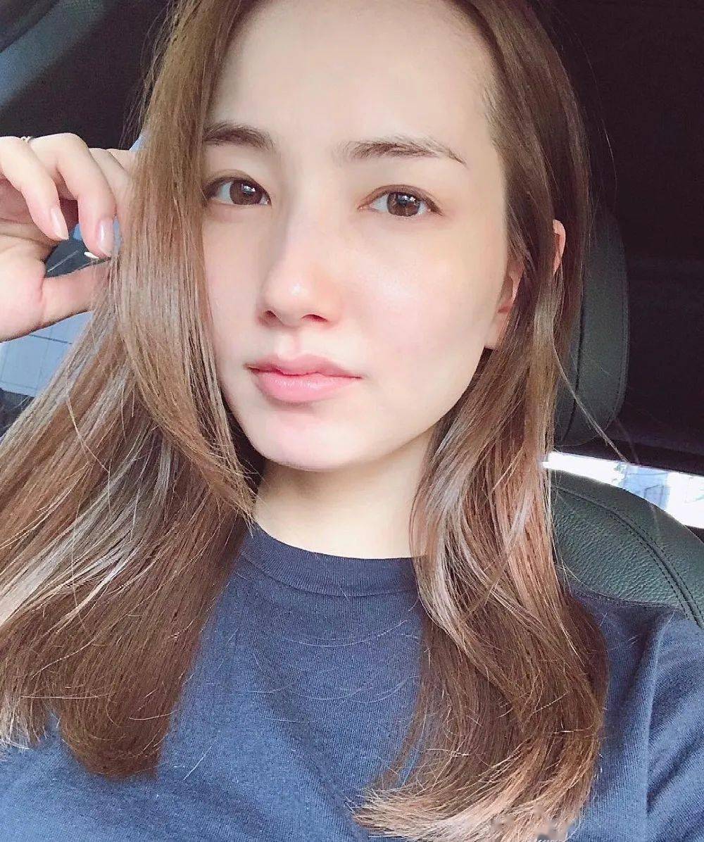 颜值身材双在线的宝妈模特网友完全猜不到年纪