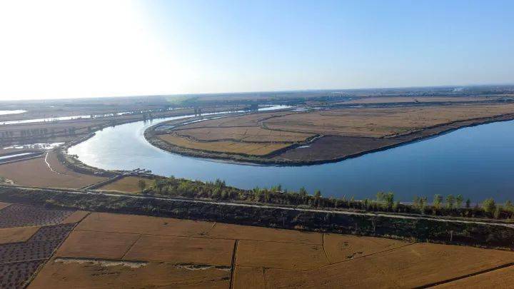 金秋尽染三岔河