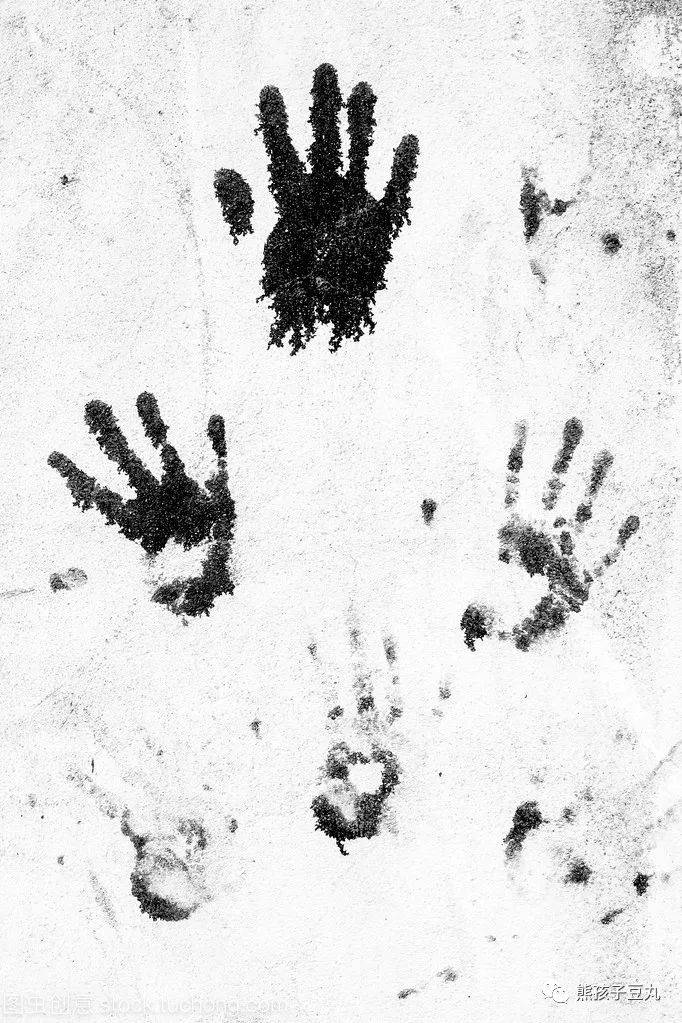 邯郸v音白墙上的黑手印