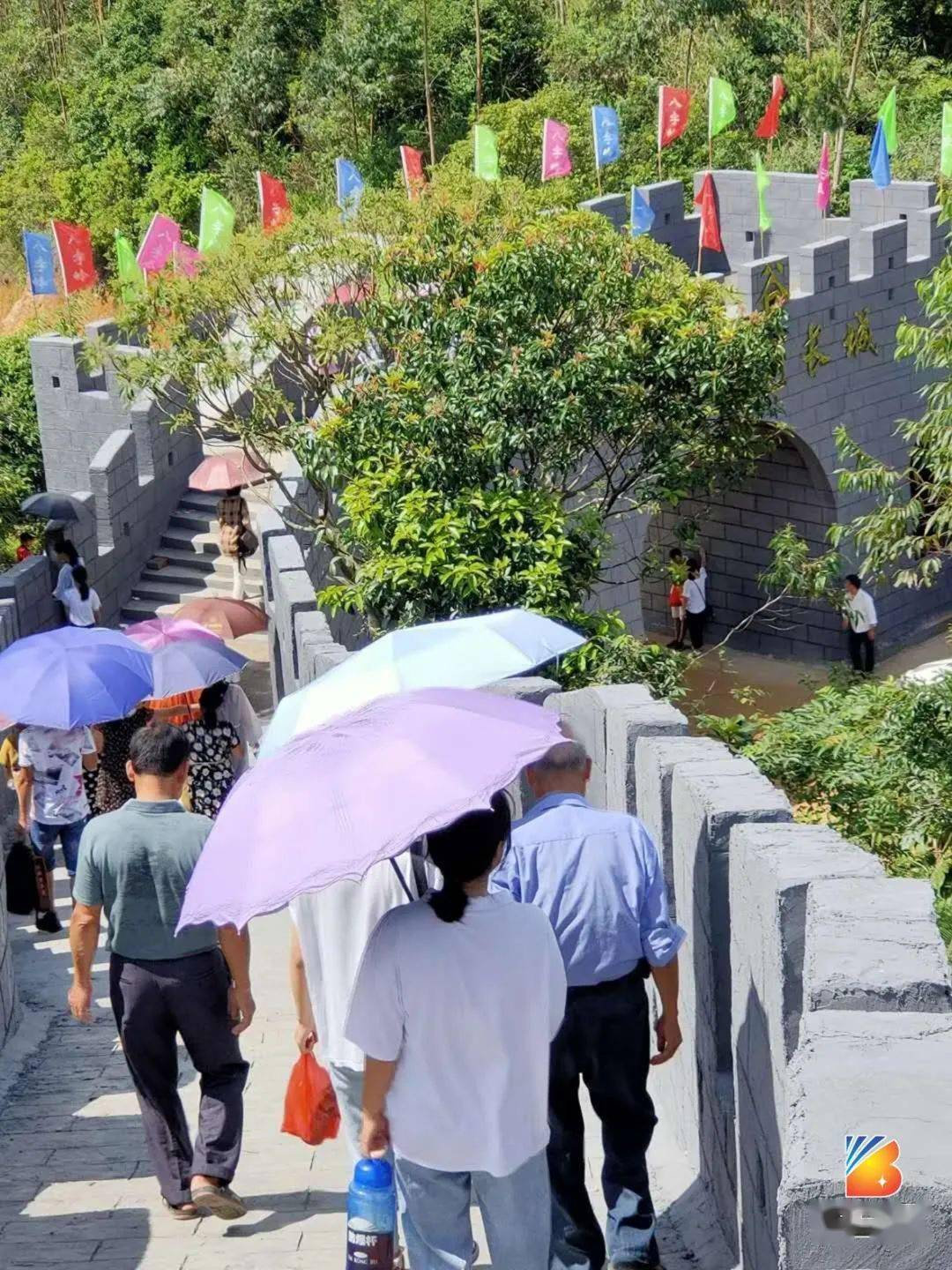 近日陸川一座鄉村長城火了很多人排隊去打卡博白人約起