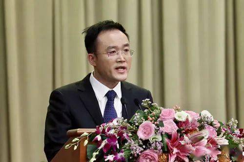 黄翔上海海关调集上千人,投入口岸防止境外疫情输入一线,24小时不间断