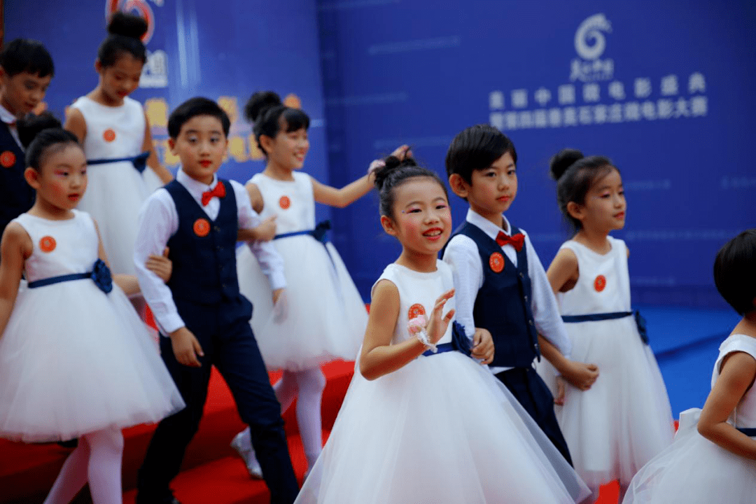 10月25日晚17:00,河北农民频道新锐主持人赵杨,人气帮大哥李玉斌喊你