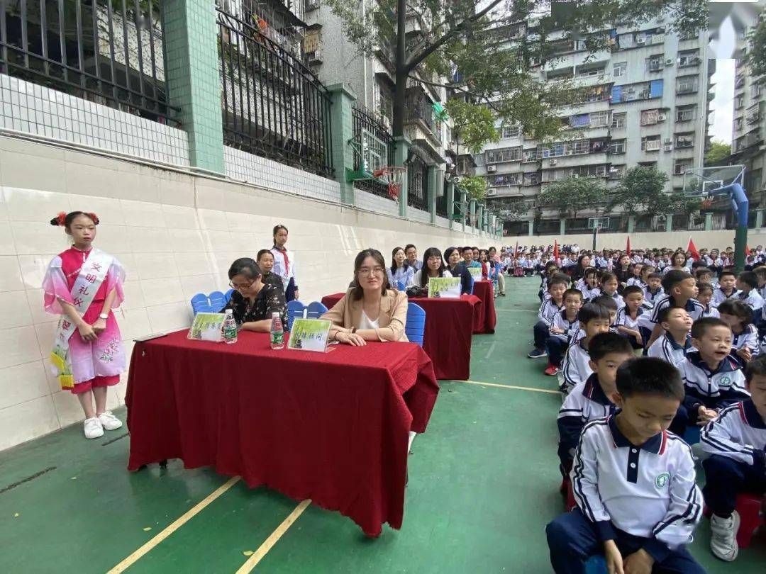 用实际行动传承红色基因67绿翠小学举行少先队建队71周年庆祝活动