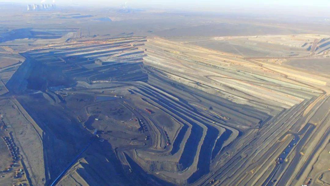 新疆准东义马煤矿图片