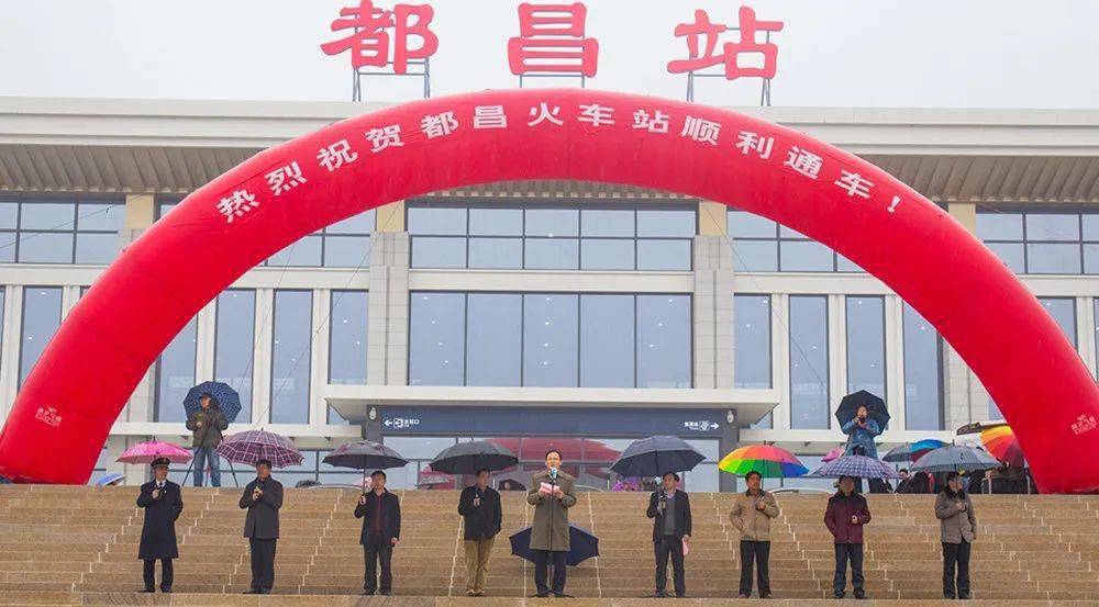 第二就是铁路方面,衢九铁路穿过蔡岭镇,并在该镇设置有都昌火车站