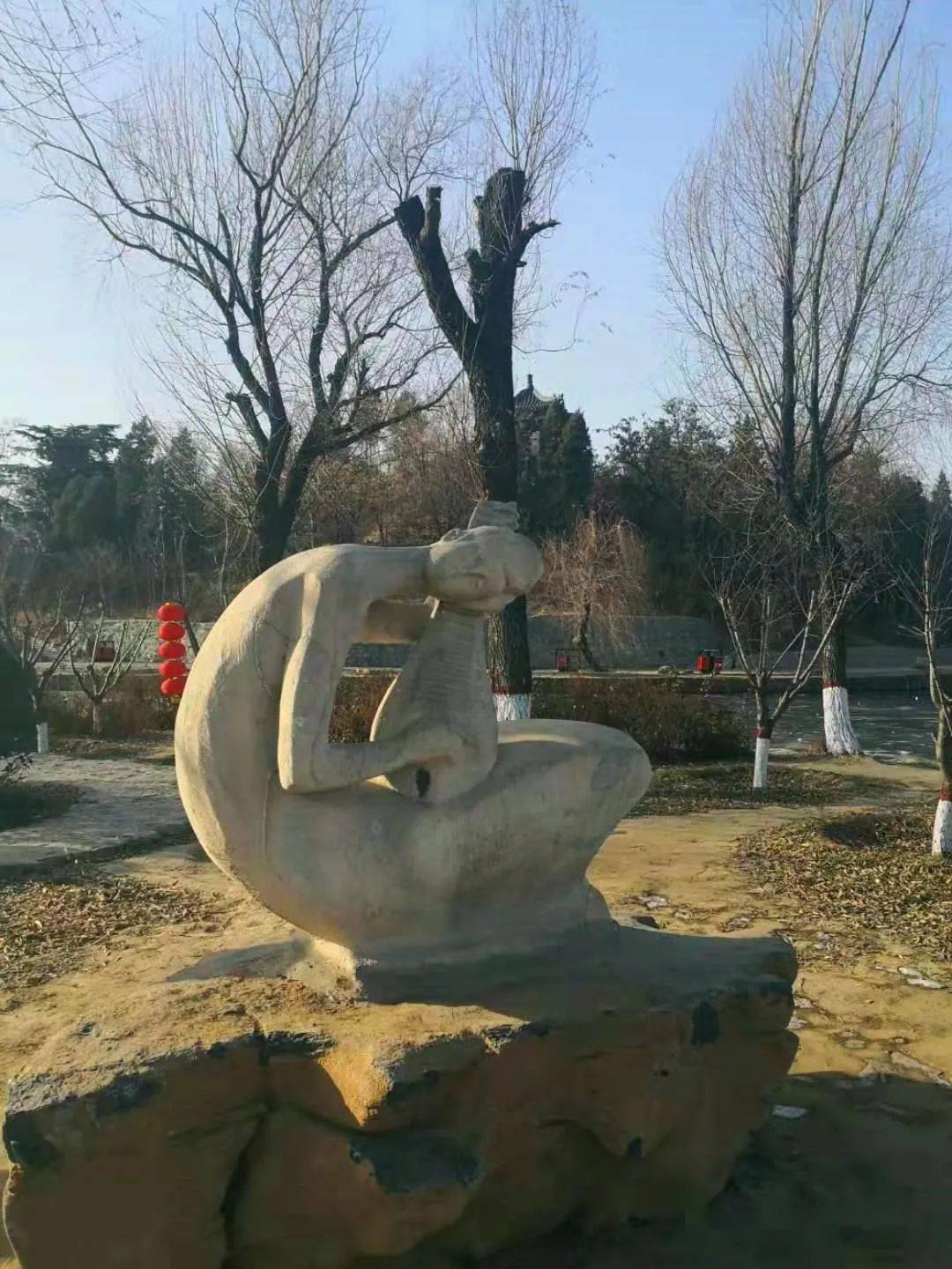 保定人对围棋的热爱与机智的头脑;雕塑《琵琶乐章》表现了女子弹琵琶