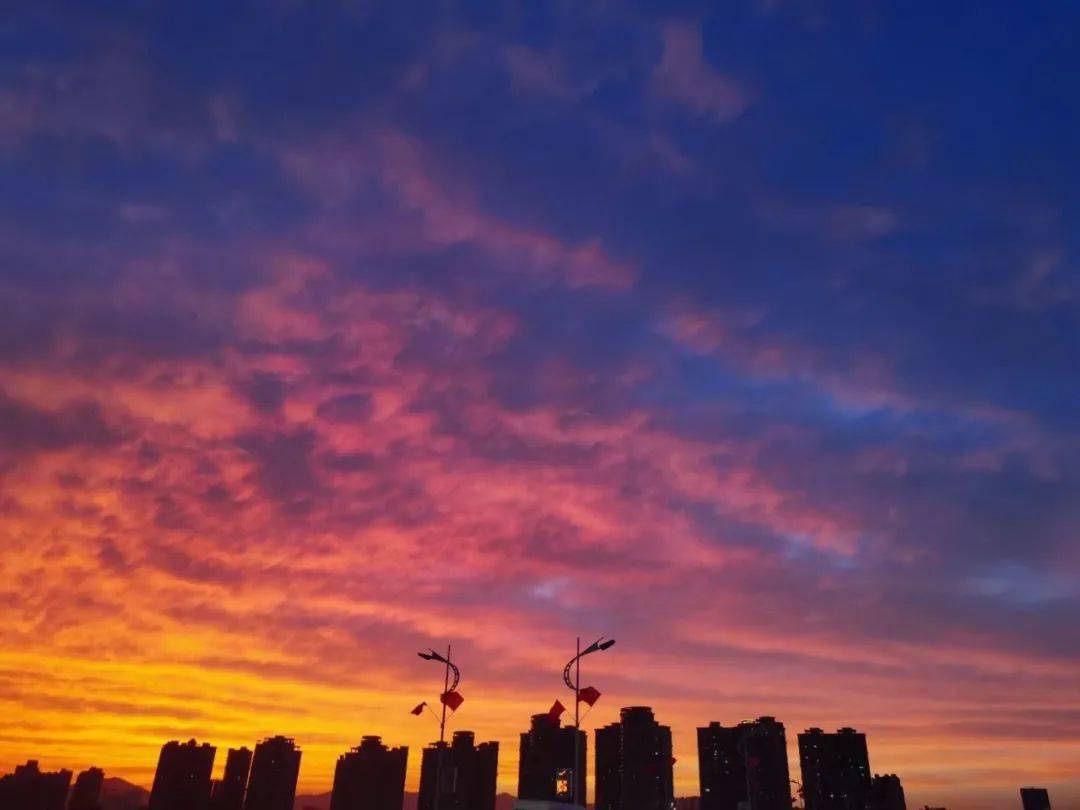 绝美晚霞大片刷屏河源昨天的天空美出天际