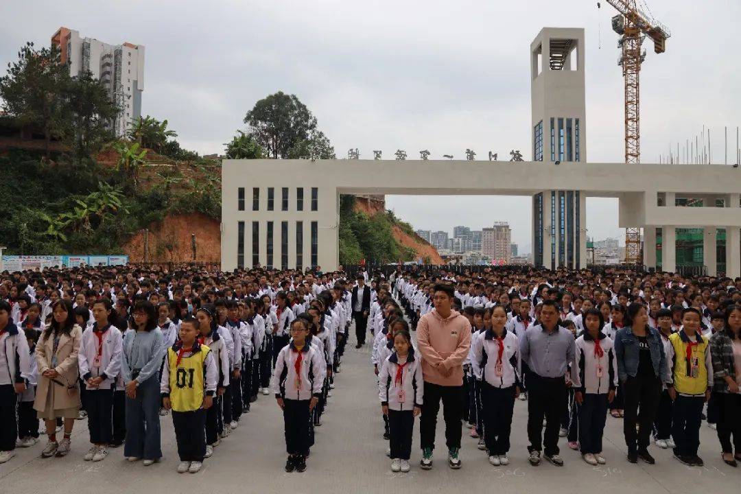 生命诚可贵 防患价更高 ——龙川第一实验学校b校区开展消防应急演练