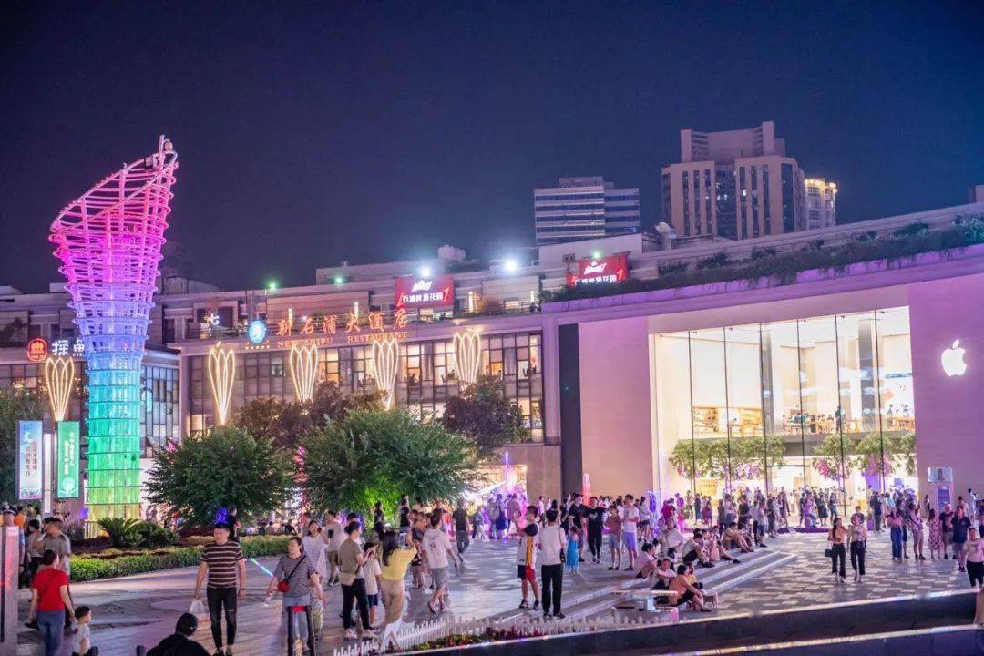 天一广场十八周年时光不朽欣喜相逢