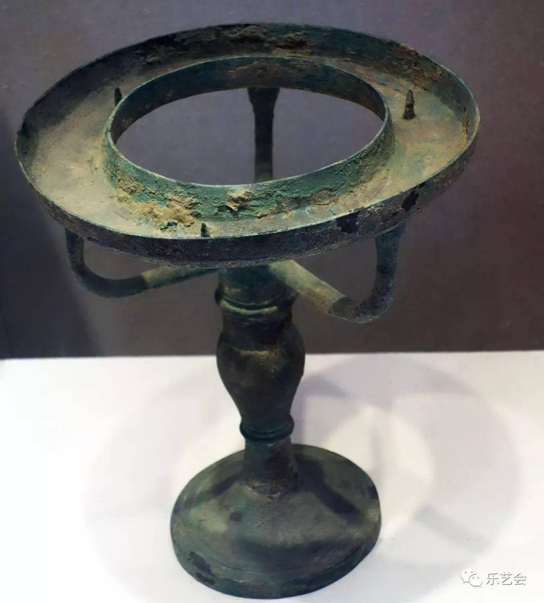 光焰中的多枝灯:油灯博物馆灯系列展示之三