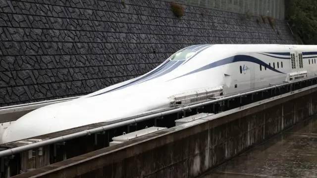 围观日本时速500公里新型磁悬浮列车亮相