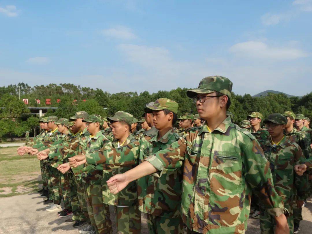 江门市第一职业高级中学新生军训圆满结束第二批