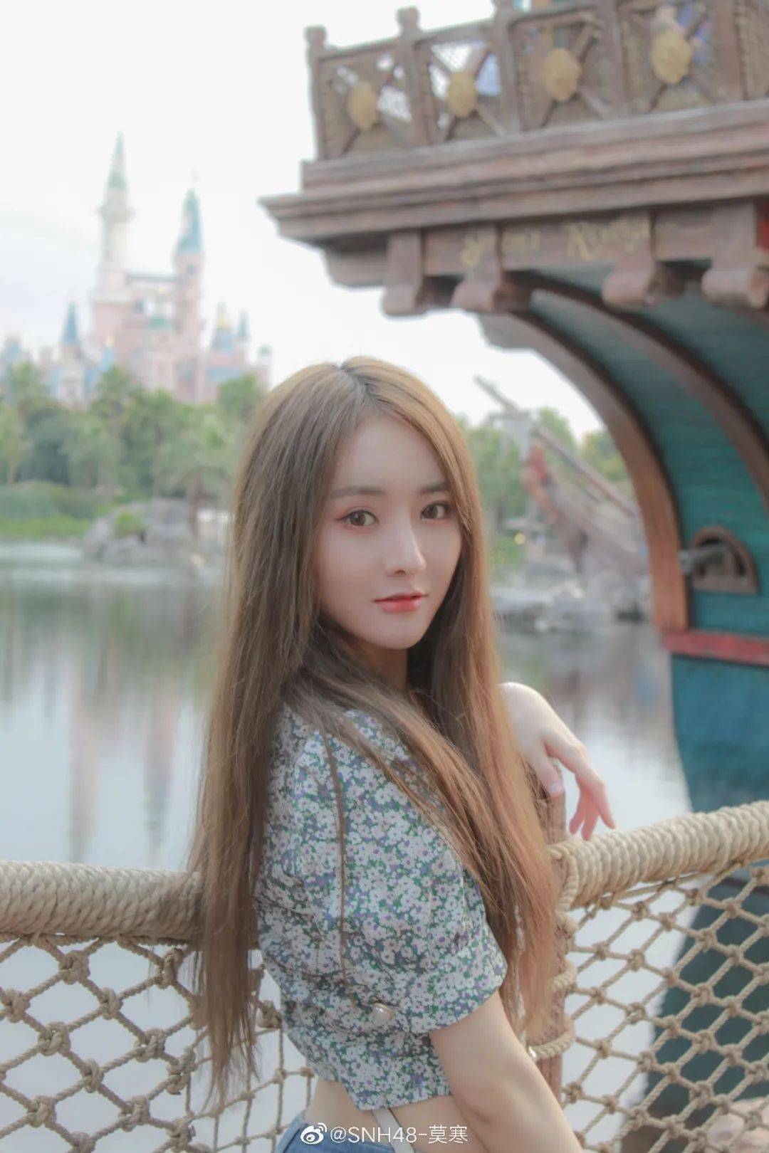 莫寒小仙女约你明天16:30上腾讯视频s10二路直播间看比赛啦!