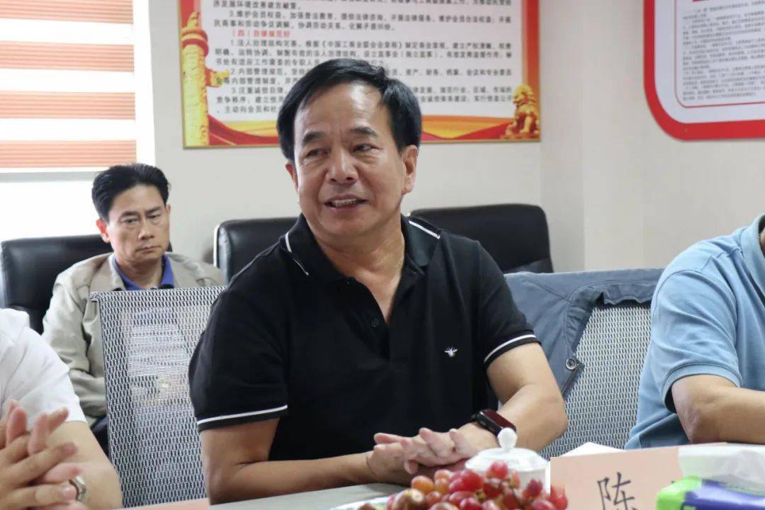 湛江市遂溪商会会长陈四县委统战部常务副部长许志群表示将大力酚挥