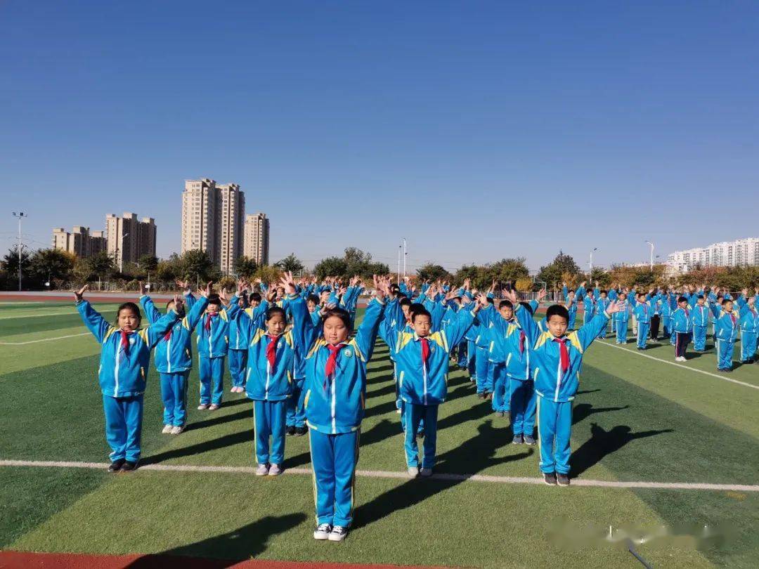 【未成年人思想道德建设】岚山区海州湾小学:阳光运动绽活力 昂扬精神