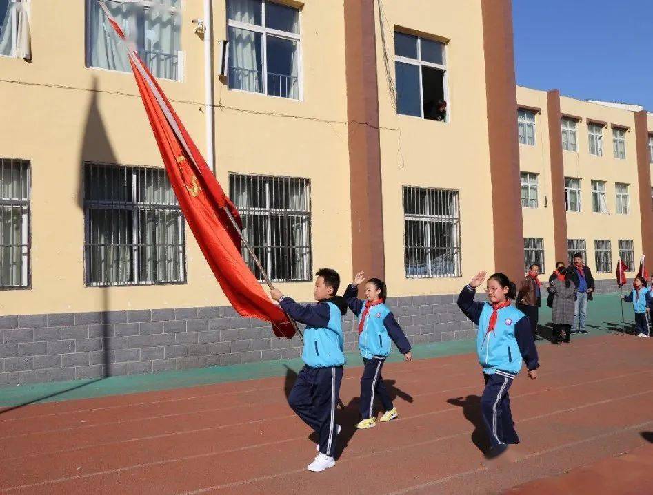从小学先锋长大做先锋德州市天衢东路小学入队仪式