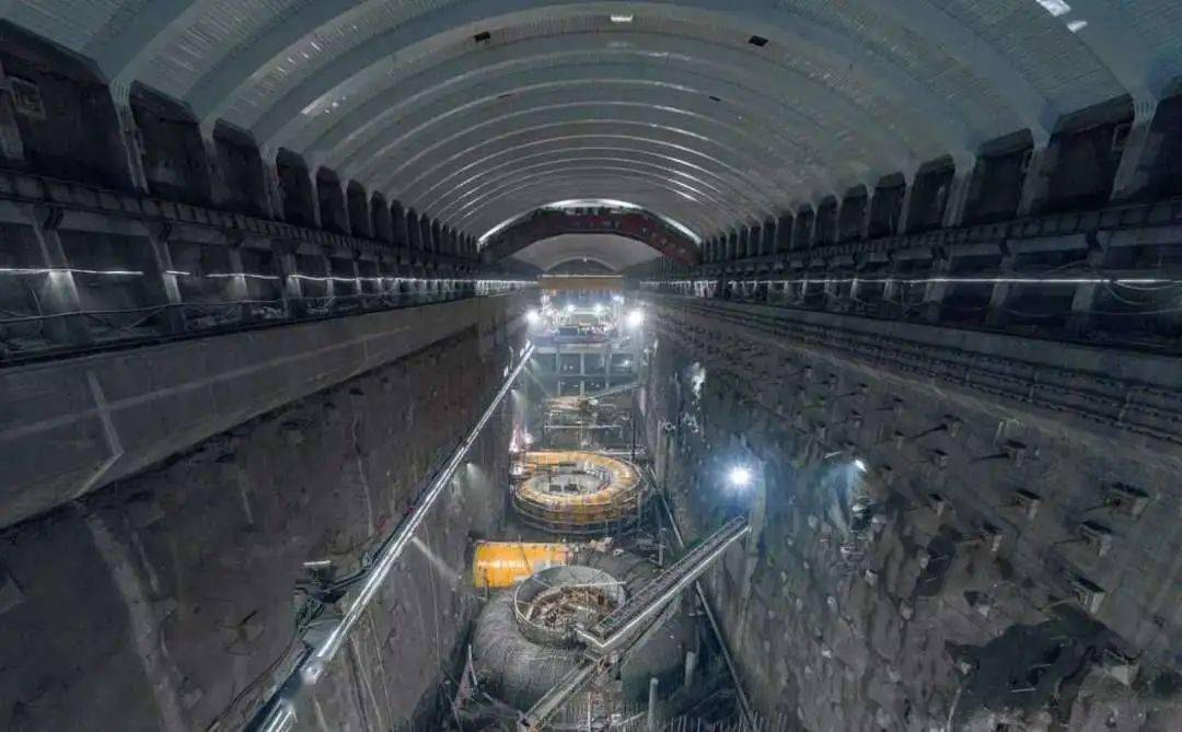 世界在建最大水电站白鹤滩水电站地下厂房全线封顶