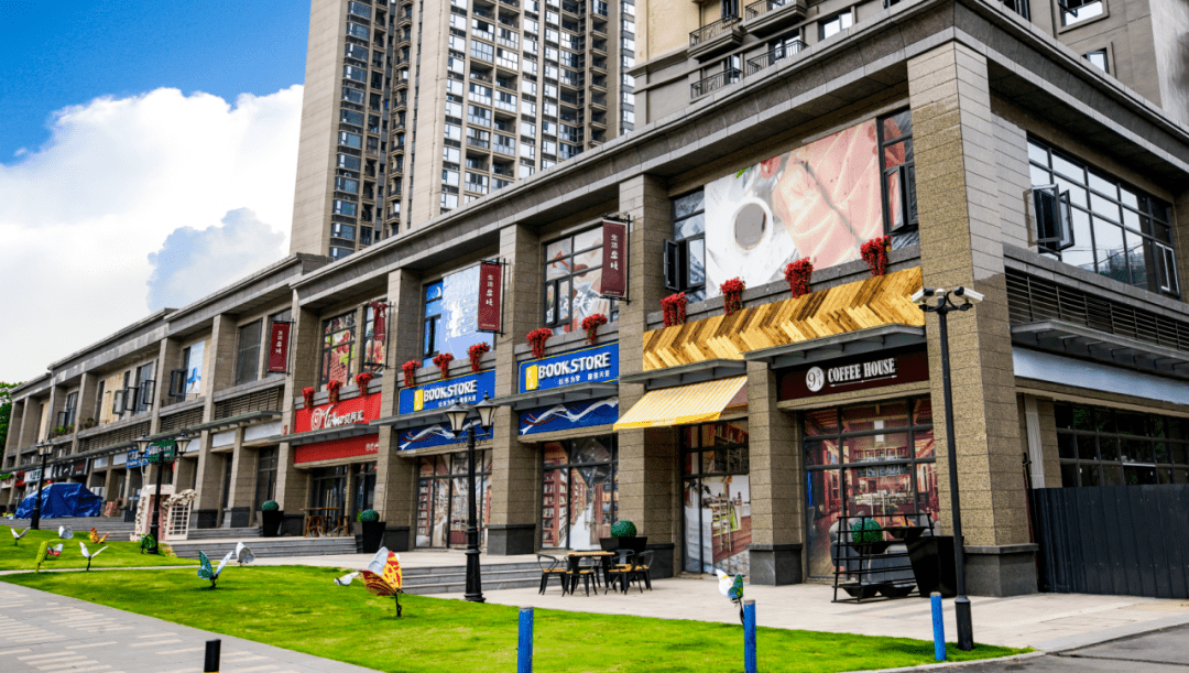 风情商业街享便捷繁华生活选择恒大城配套设施会所内设八泳道恒温泳池