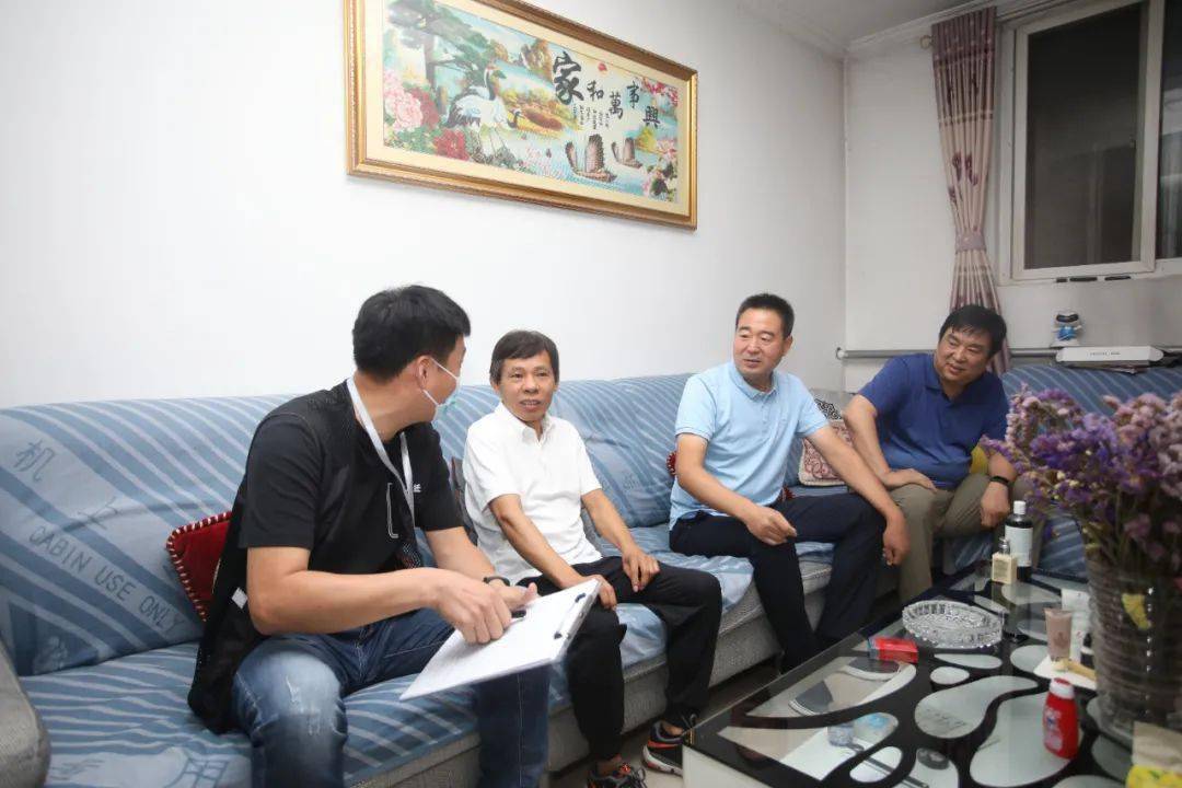 全镇包村干部全部下沉到村,实行"主要领导负总责,班子成员包工作小组