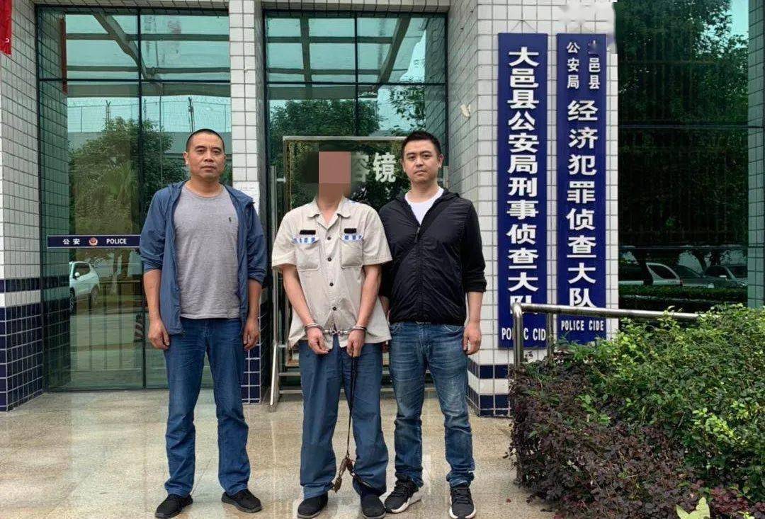 扫黑英雄79 | 张航:一线勇冲锋 幕后勇担当_大邑县