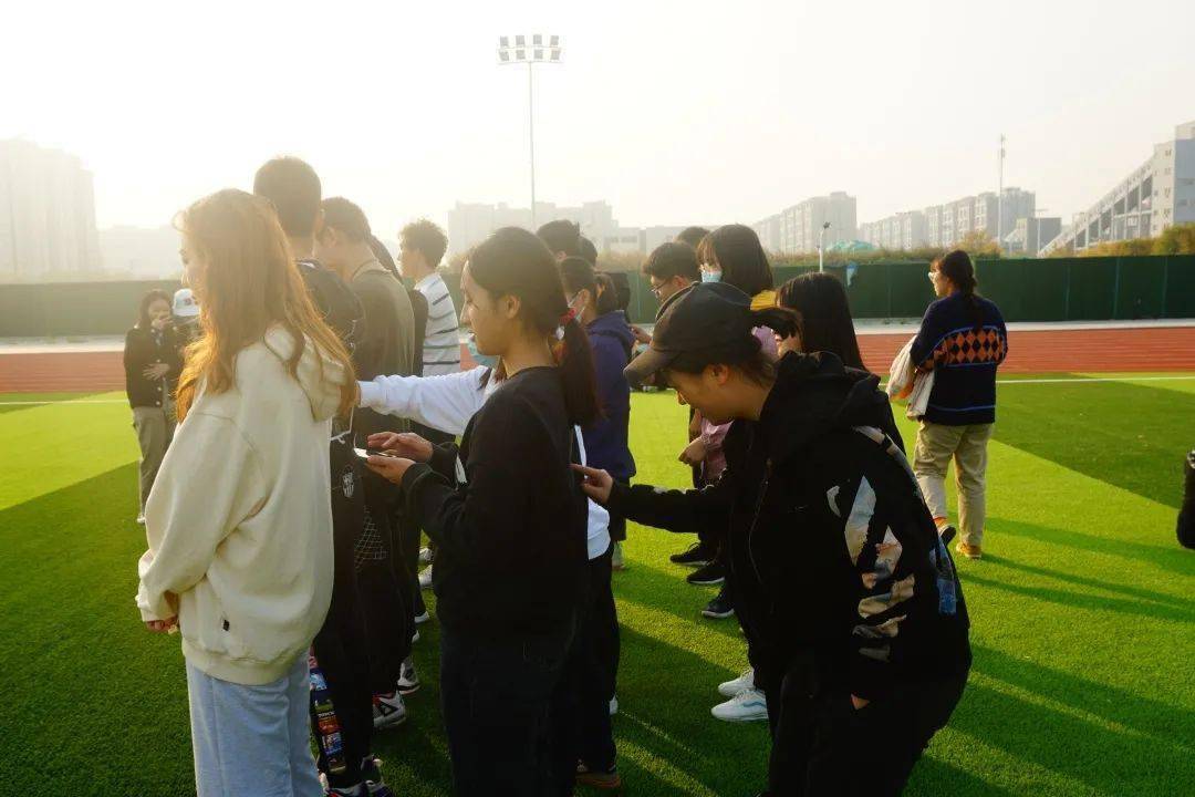 新生拓展培训圆满结束_游戏