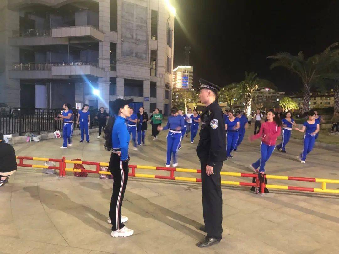 回音壁大田龙腾广场大妈们跳广场舞和交际舞