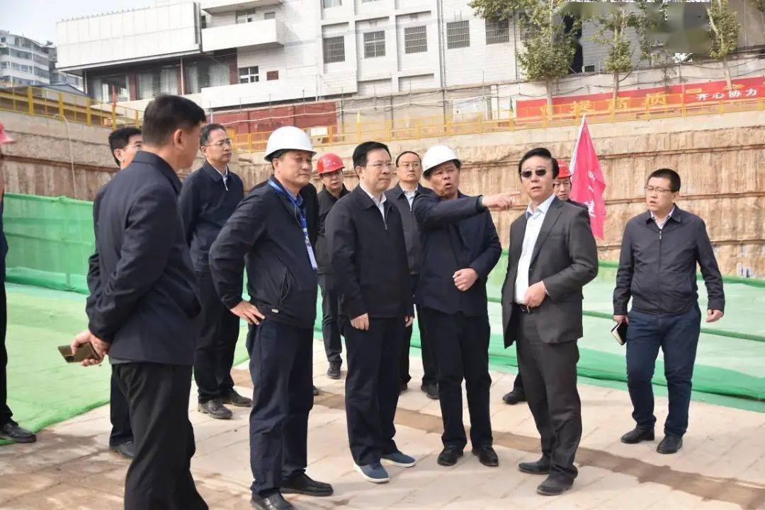 临汾市委书记董一兵到山西一建一分公司水塔游园项目进行现场调研