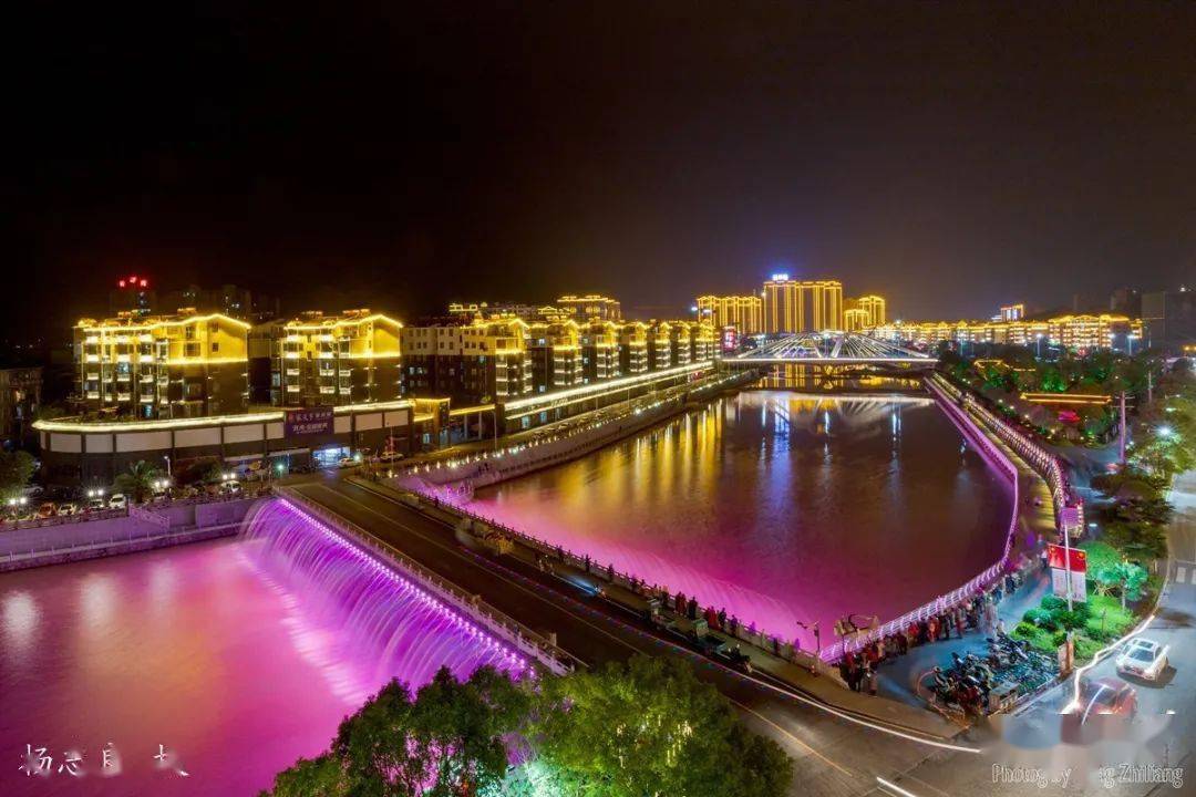 【奔跑·跨越】坐拥360°夜景c位的"她",流光溢彩美如画