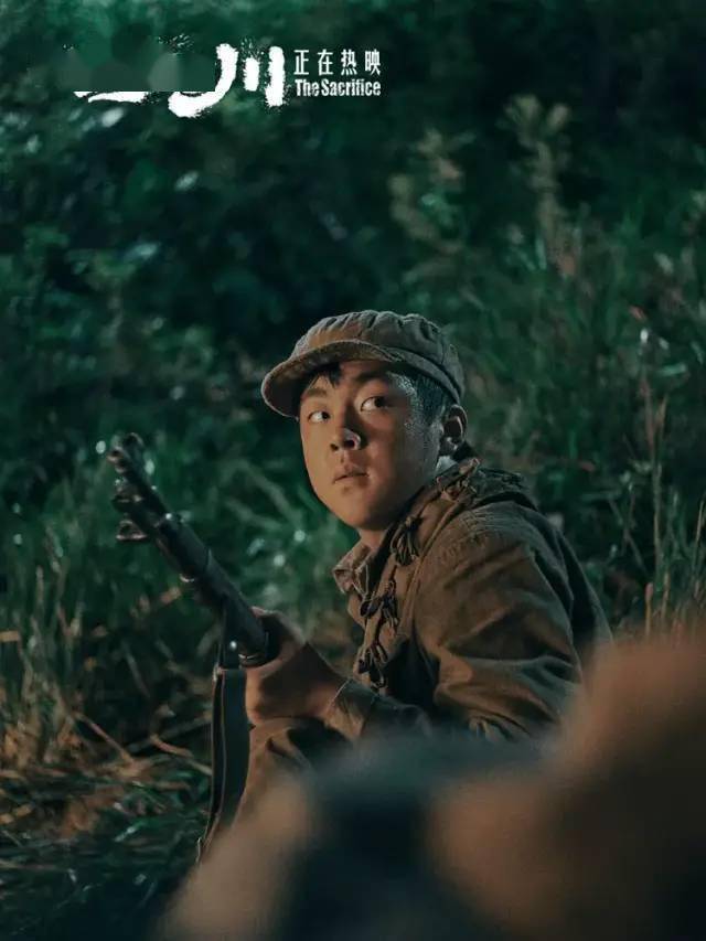 我是和儿子站着看完《金刚川》电影最后一个镜头的