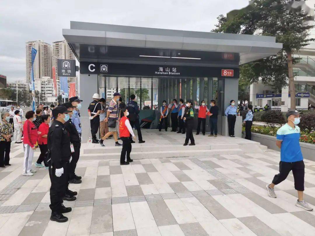 地铁8号线一期,起于梧桐山南站,终点为盐田路站,后接在建的包含大梅沙